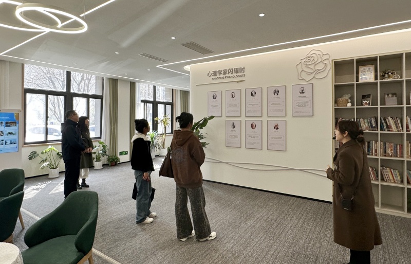 参观心理中心.jpg